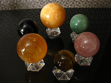 SL10084-3crystalballs